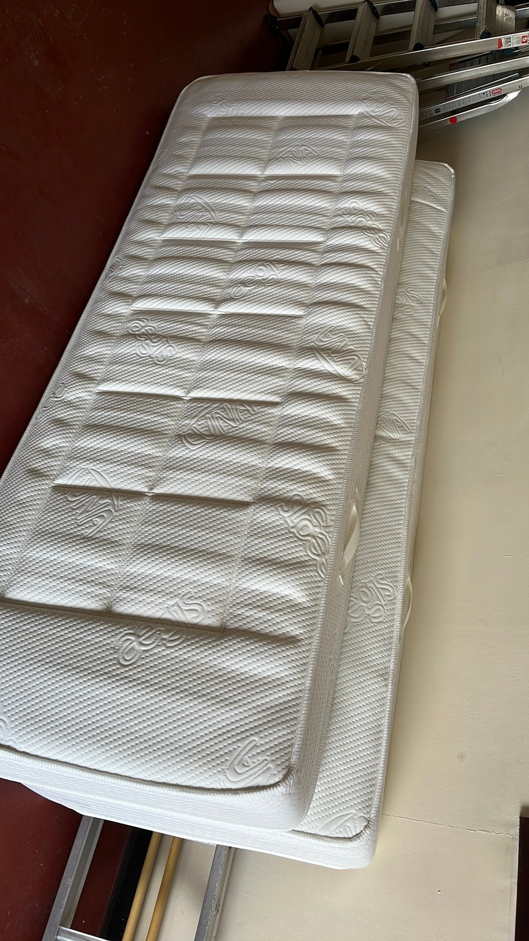 2 matrassen 75x210x23, Ophalen, 210 cm, Zo goed als nieuw, Overige maten