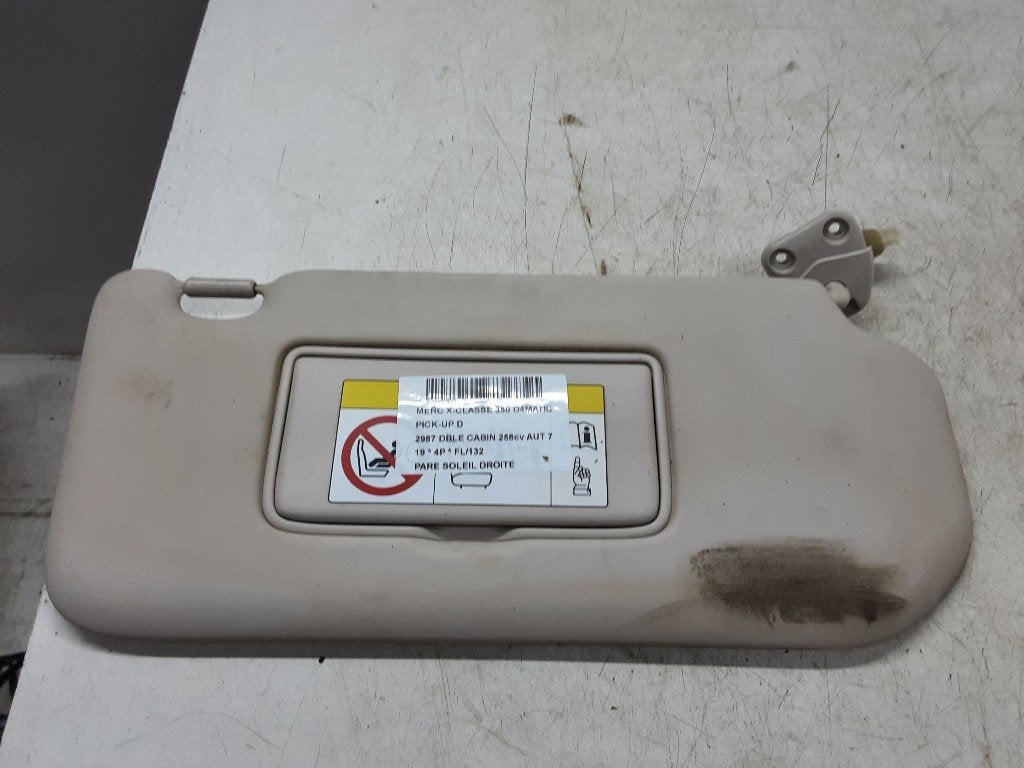 ZONNEKLEP RECHTS Mercedes-Benz X (470) (01-2017/05-2020), Gebruikt, Mercedes-Benz, Mevr. I. Hauben, Rue de l'Espoir 34 34
4030  GRIVEGNÉE, BE