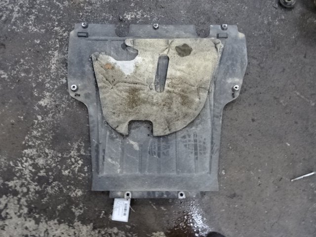 CACHE SOUS MOTEUR Renault Clio IV (5R) (01-2012/08-2021), Renault, Mevr. I. Hauben, Utilisé, Rue de l'Espoir 34 34
4030  GRIVEGNÉE, BE