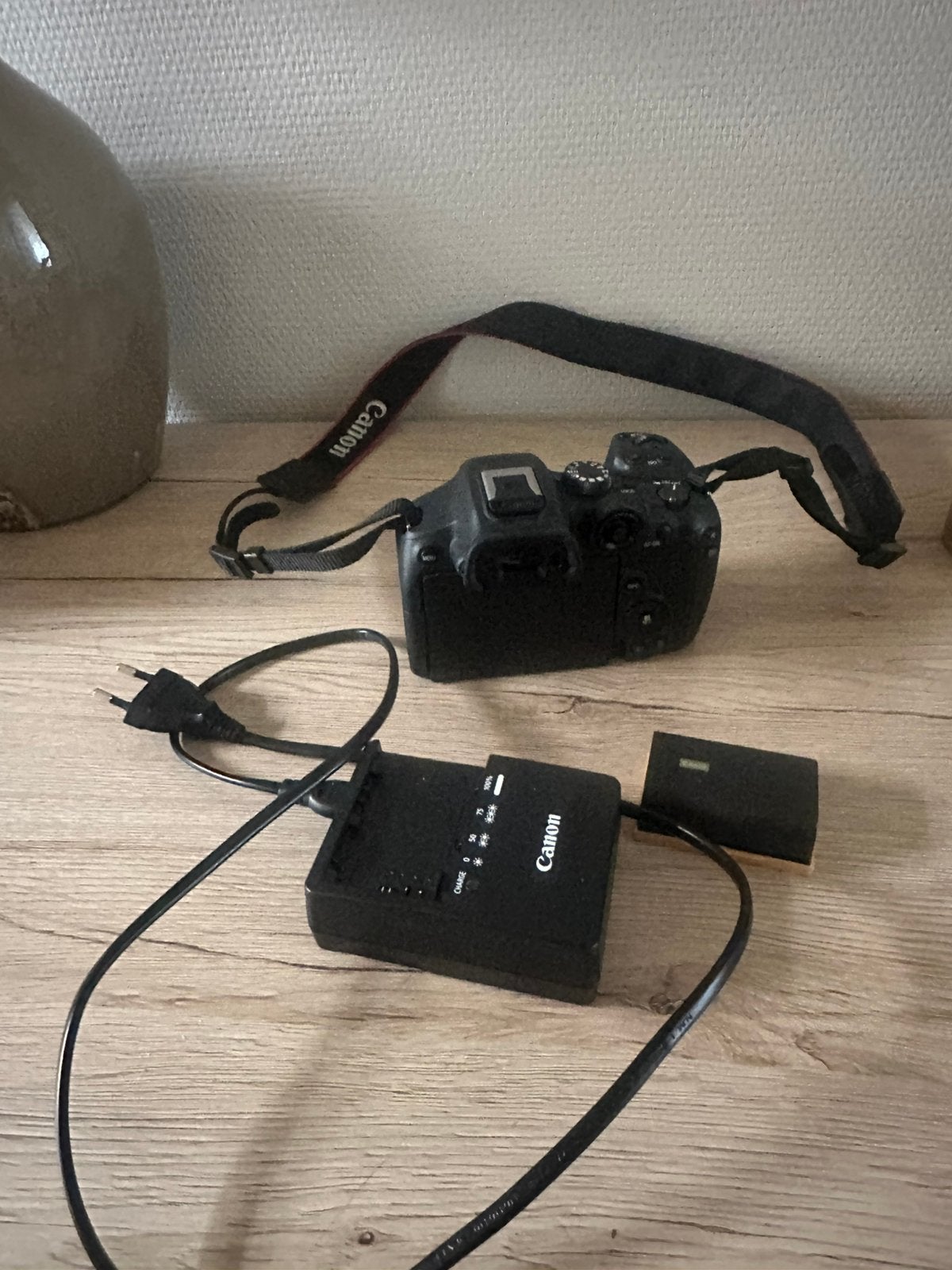 Canon eos r7 2 maand oud, TV, Hi-fi & Vidéo, Appareils photo numériques, Neuf, Écran inclinable/pivotant, 32 mégapixels, Canon
