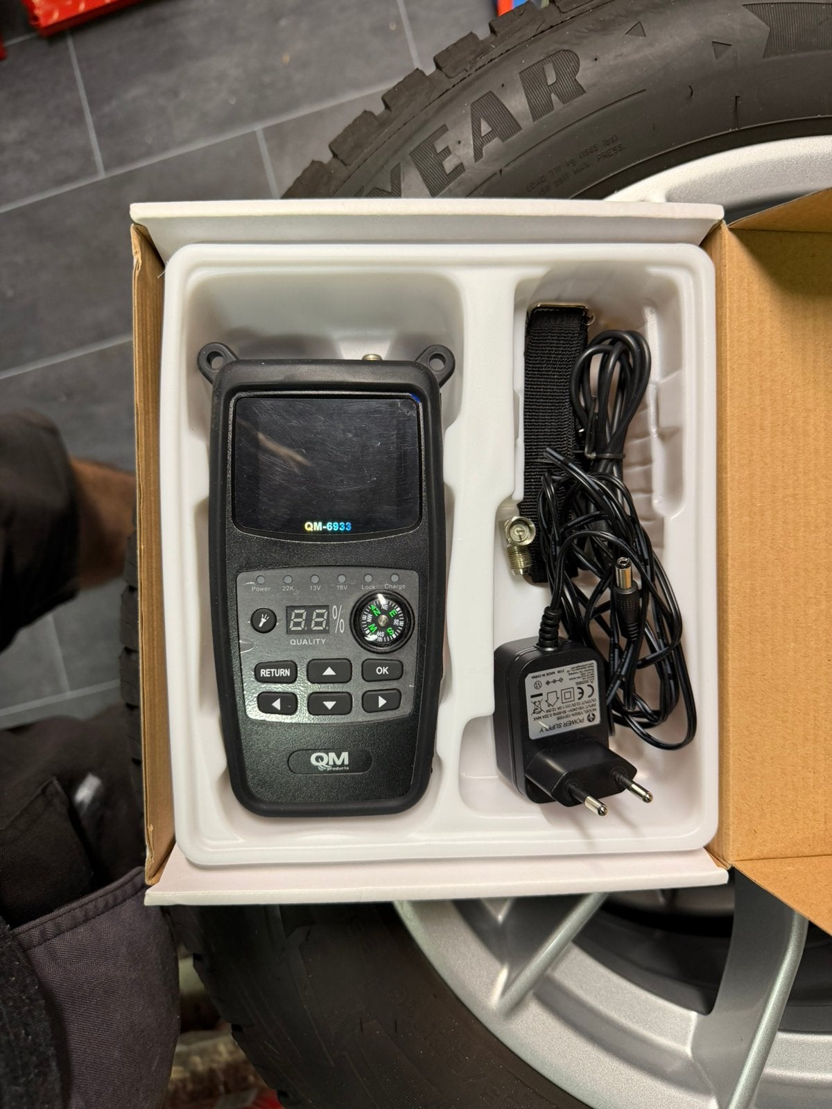 Digitaal afstel apparaat voor schotelantenne, Ophalen, Zo goed als nieuw