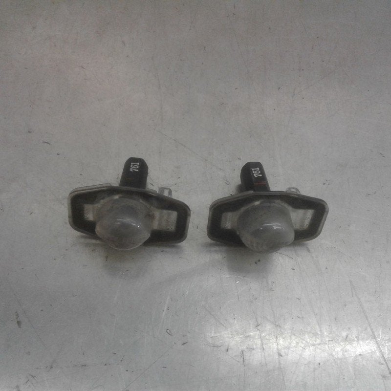 ECLAIRAGE DE PLAQUE Toyota Corolla (E15) (11-2006/11-2013), Utilisé, Toyota