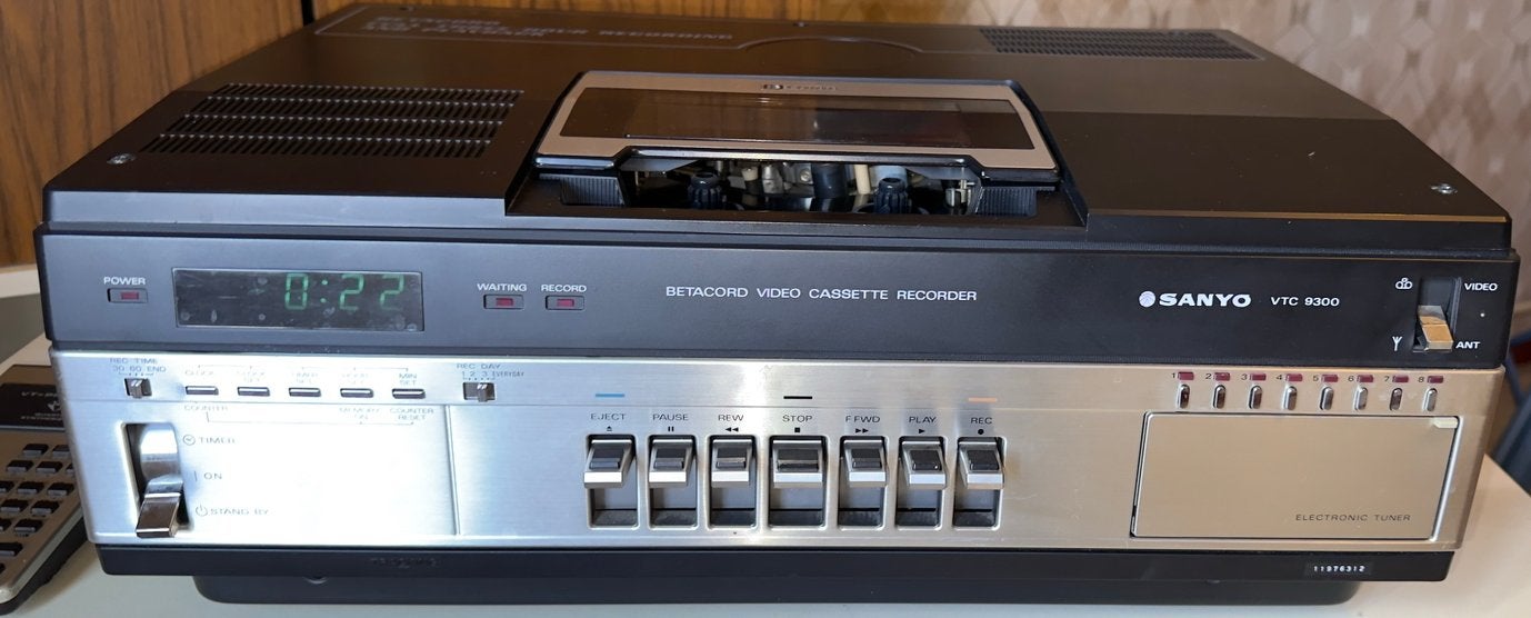 MAGNÉTOSCOPE À CORDON BÊTA SANYO VTC 9300, Collections, Appareils électroniques, Enlèvement ou Envoi