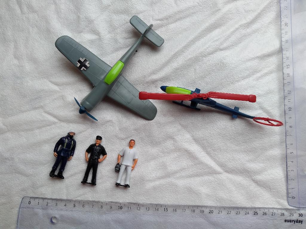 popjes piloot helicopter vliegtuig mannetjes speelgoed, Verzamelen, Ophalen of Verzenden, Zo goed als nieuw