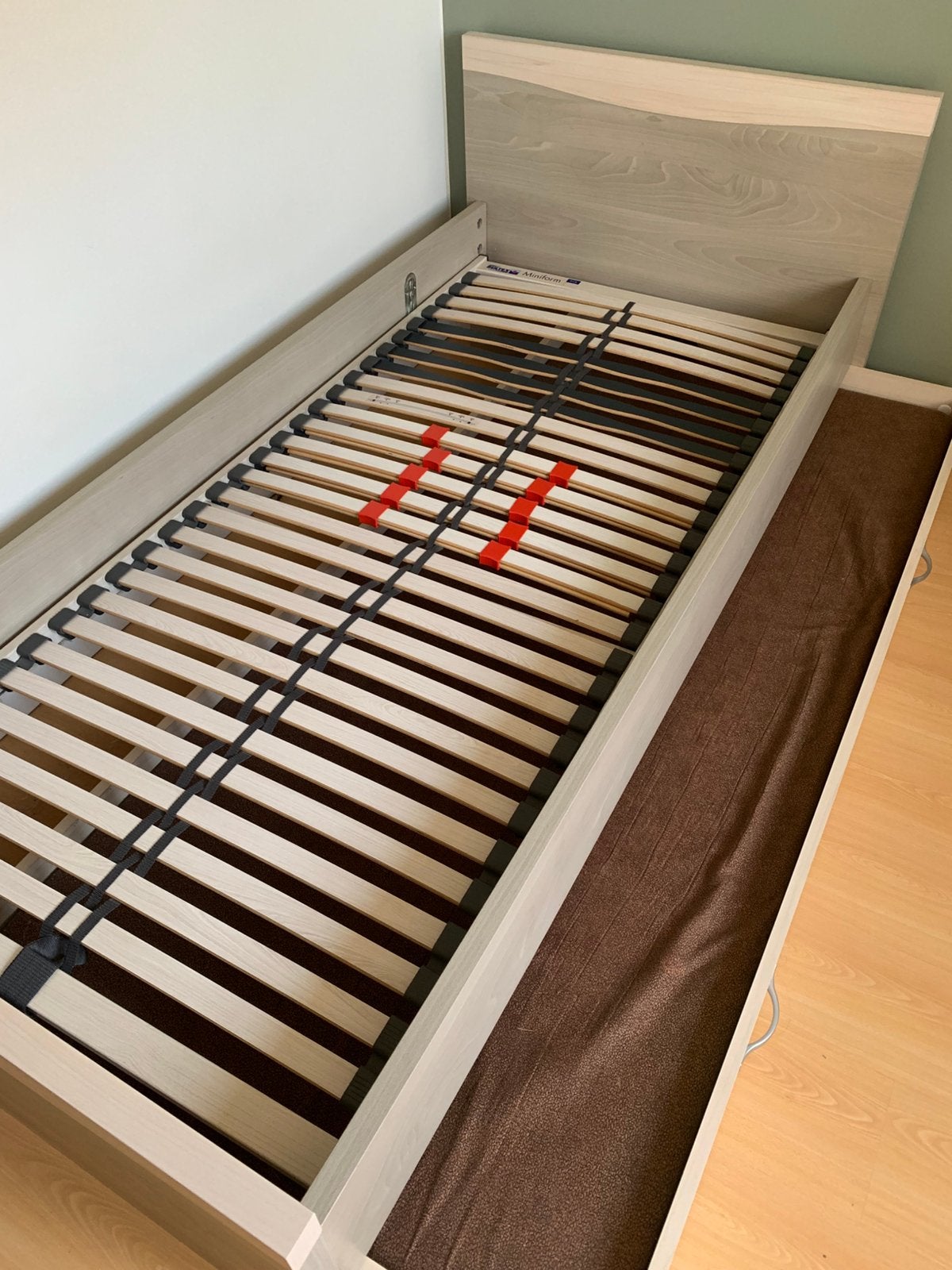 Eempersoonsbed met degelijke latoflex, Huis en Inrichting, Slaapkamer | Bedden, Ophalen, Gebruikt