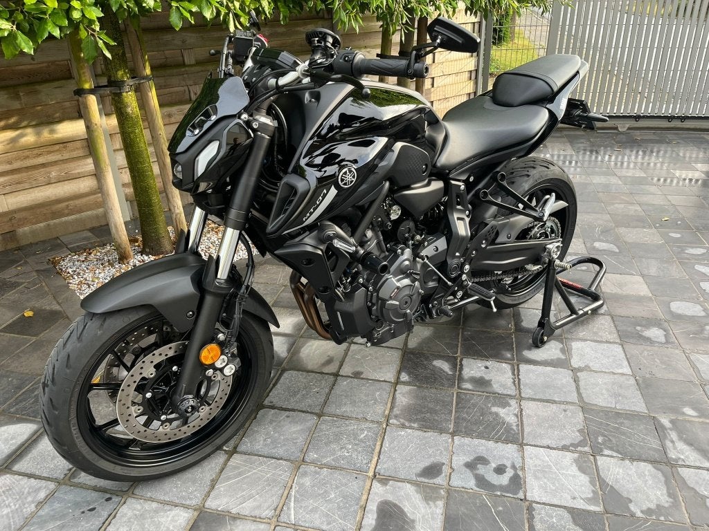 yamaha mt-07 **2500km** tech black**akrapovic lijn**5/2024**, Motos, Permis Moto A, Entreprise, Occasion, Plus de 35 kW