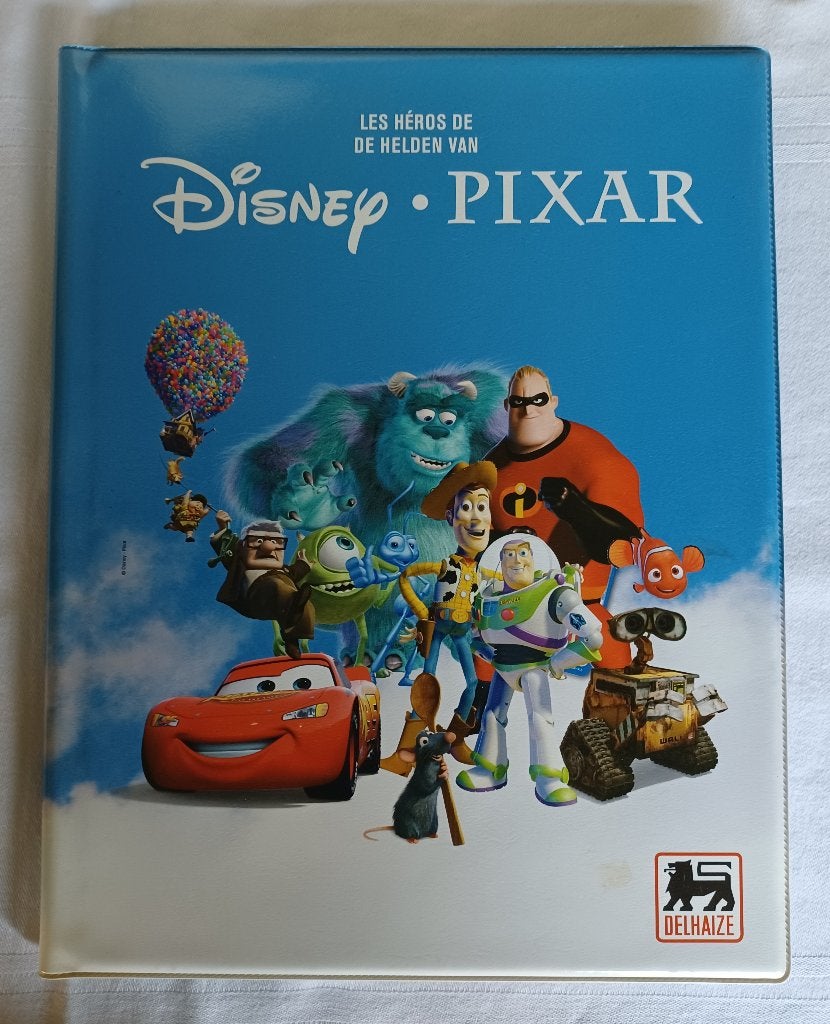 Album De Helden van Disney Pixar (2009), Hobby en Vrije tijd, Ophalen of Verzenden, Zo goed als nieuw, Meerdere plaatjes