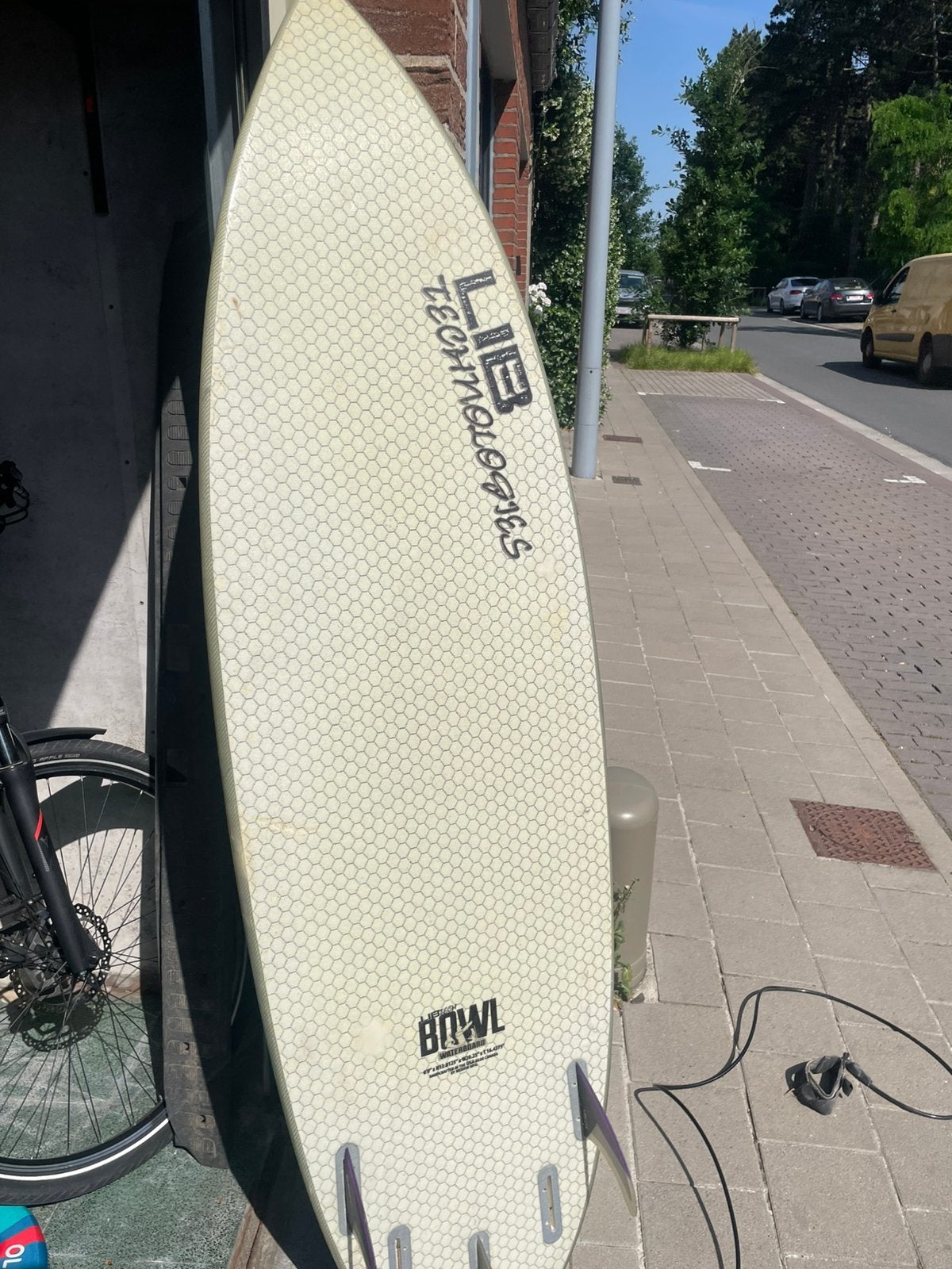 Surfbord intermediate (fins & leash included), Ophalen, Zo goed als nieuw