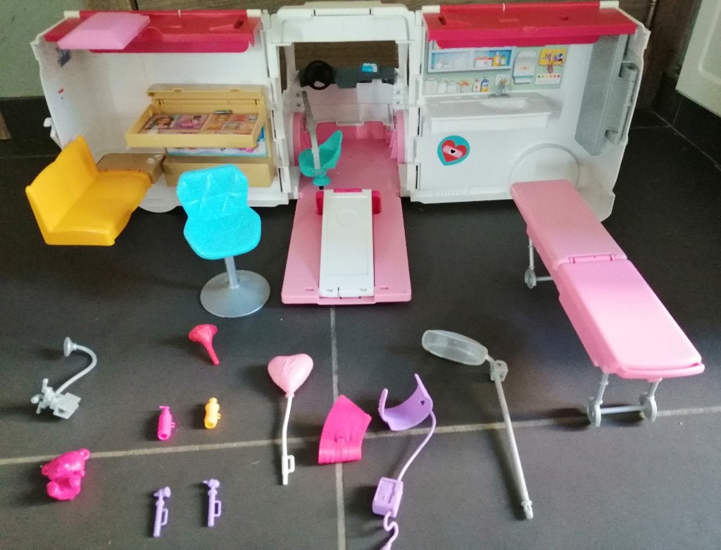 grote ambulance van BARBIE, Kinderen en Baby's, Speelgoed | Poppen, Ophalen of Verzenden, Zo goed als nieuw, Barbie