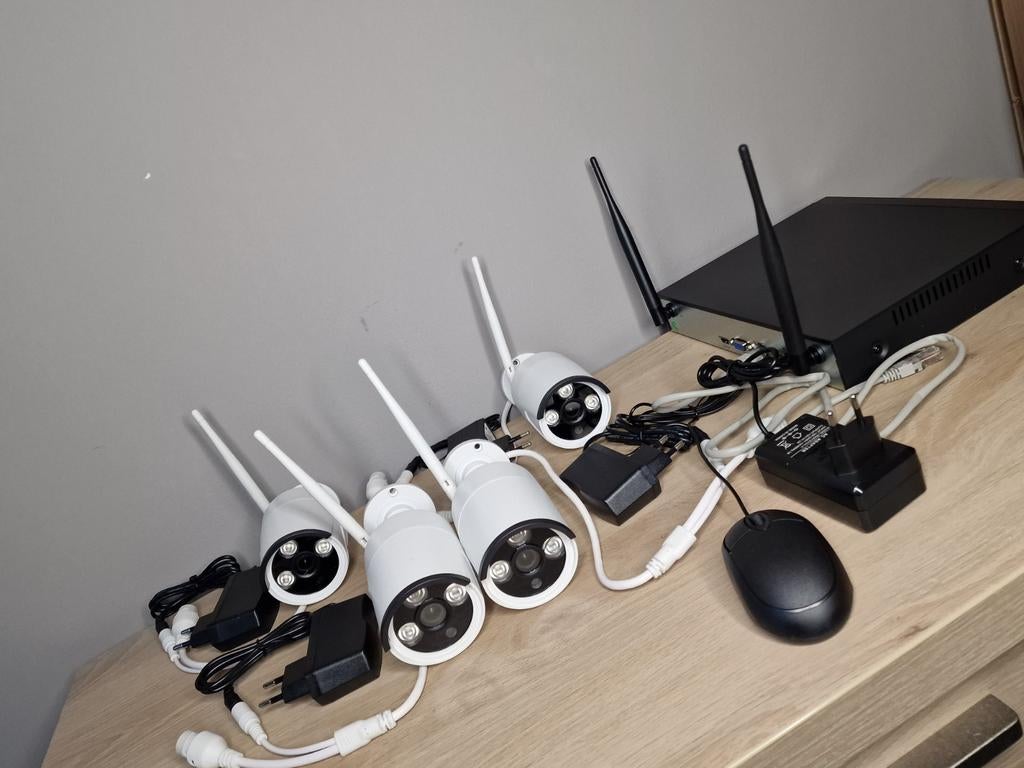 Caméra surveillance wifi avec alarme détecteur