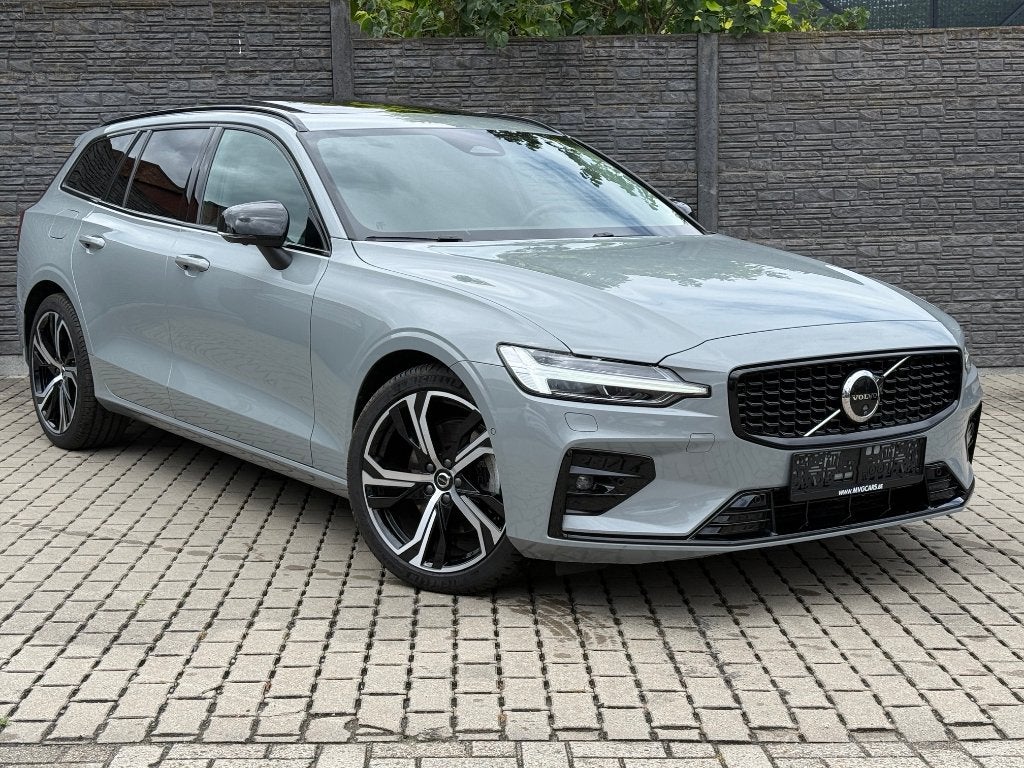 Volvo V60 B4 Automaat Plus Dark "Pano Dak/Trekhaak/360, Auto's, 4 deurs, 145 kW, Leder, Zilver of Grijs