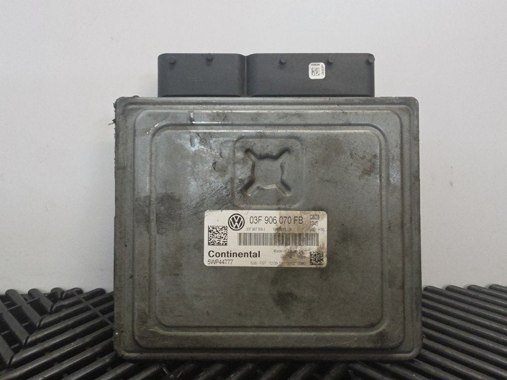 CALCULATEUR MOTEUR ECU Volkswagen Polo V (6R), Autos : Pièces & Accessoires, Volkswagen, Utilisé, Continental AG, Continental-Plaza 1
30175  Hannover, DE