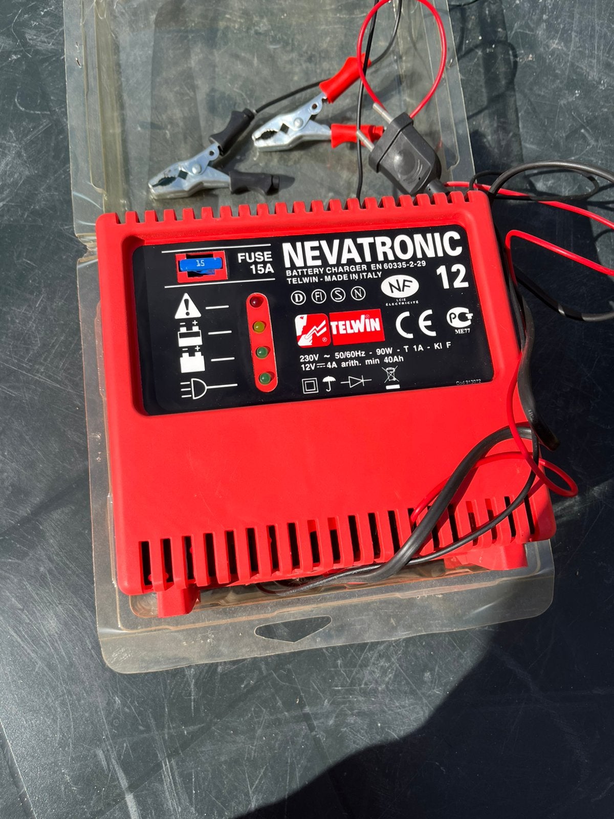Chargeur batterie, Enlèvement, Comme neuf