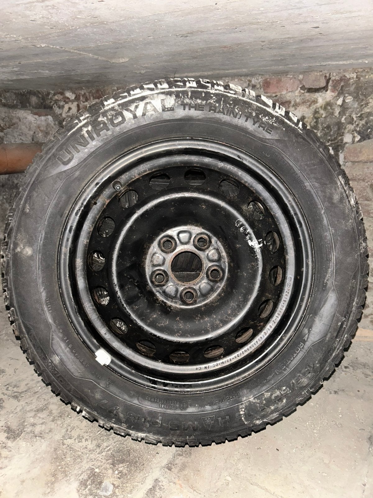 Winterbanden + velgen Uni Royal 195/60 R 15 H, Auto's, Particulier, Te koop