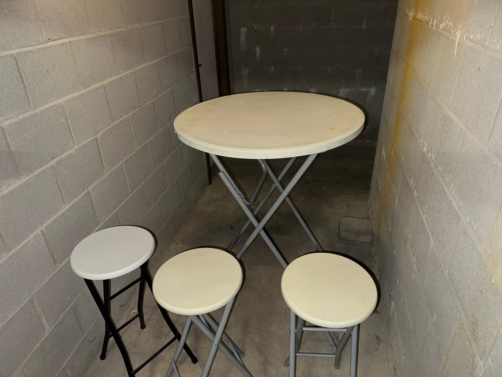 Inklapbare Stazakentafel / Stafel met 3 Krukken, Ophalen