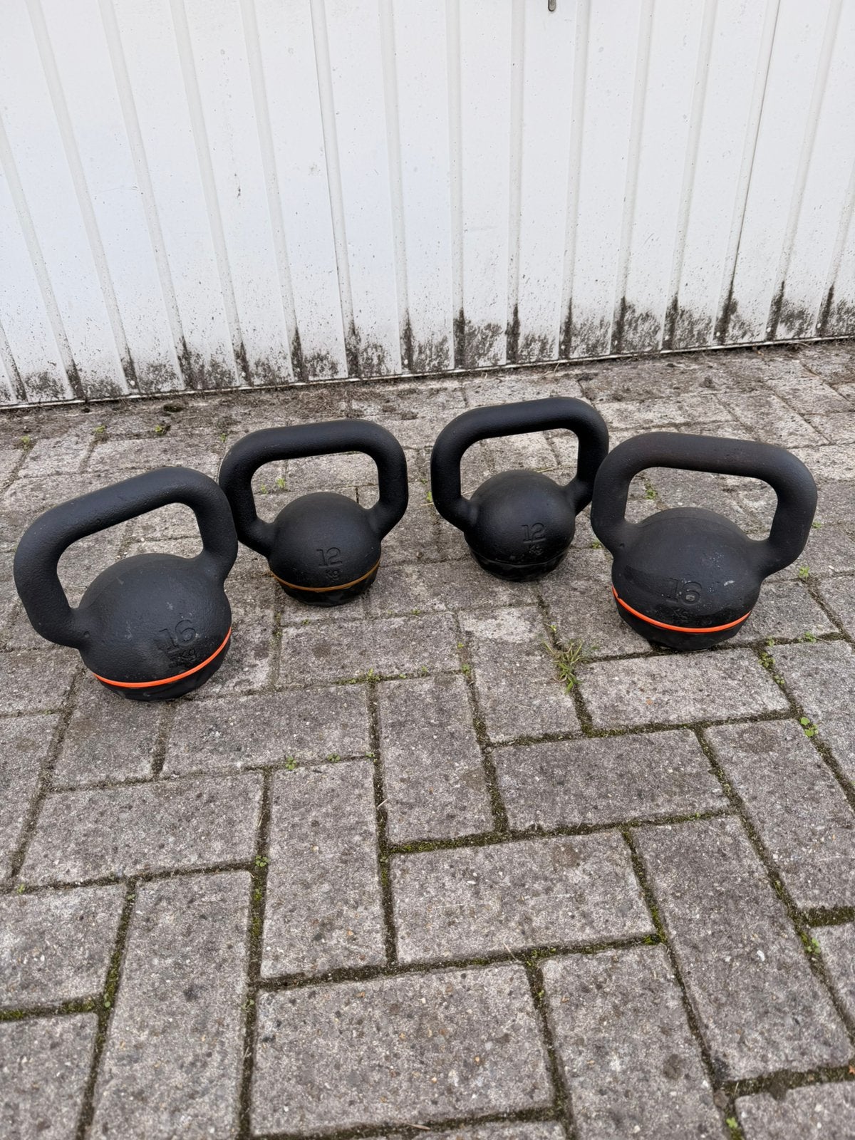 Kettlebells 2x12kg & 2x16kg, Ophalen, Zo goed als nieuw