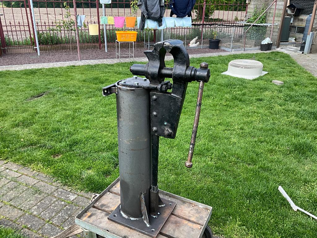 Aambeeld, Ophalen