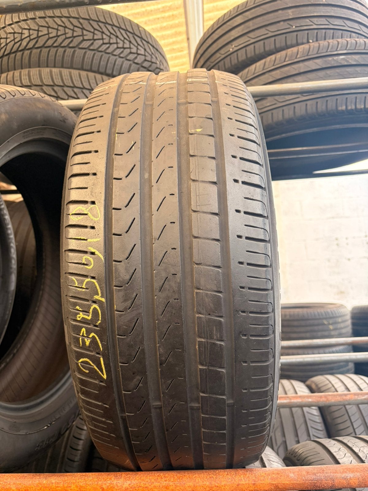 235 50r18 pirelli avec montage et équilibrage, Ophalen, Gebruikt