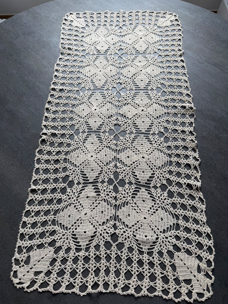 Handmade table cover, Hobby & Loisirs créatifs, Enlèvement ou Envoi, Neuf, Broderies à la main, Autres types