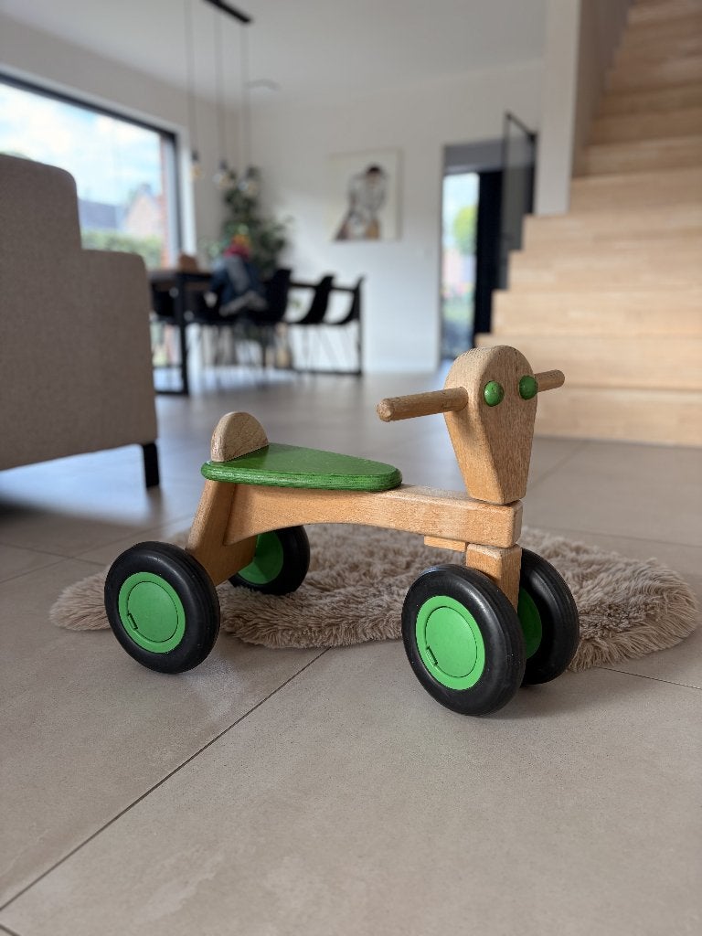 Houten loopfietsje met 4 wielen - groen, Enlèvement, Utilisé