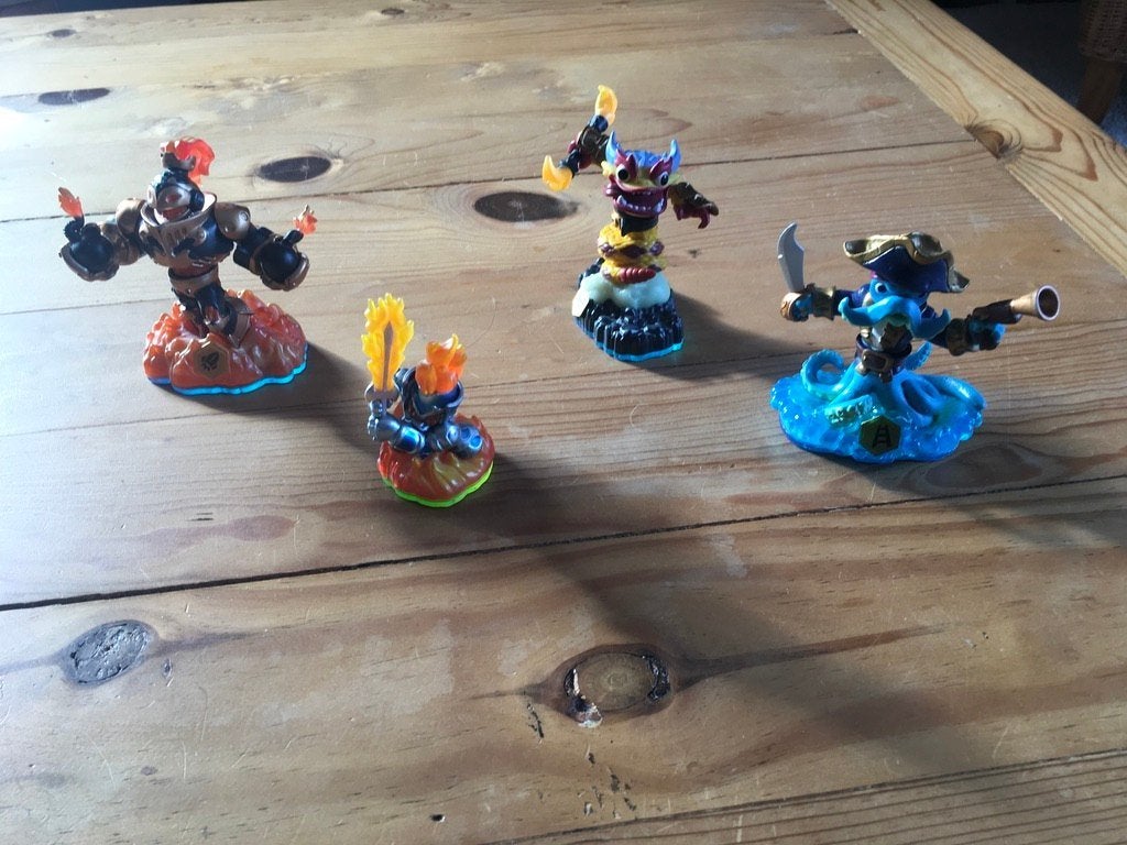 Figurines Skylanders (4 figurines, Collections, Enlèvement, Utilisé