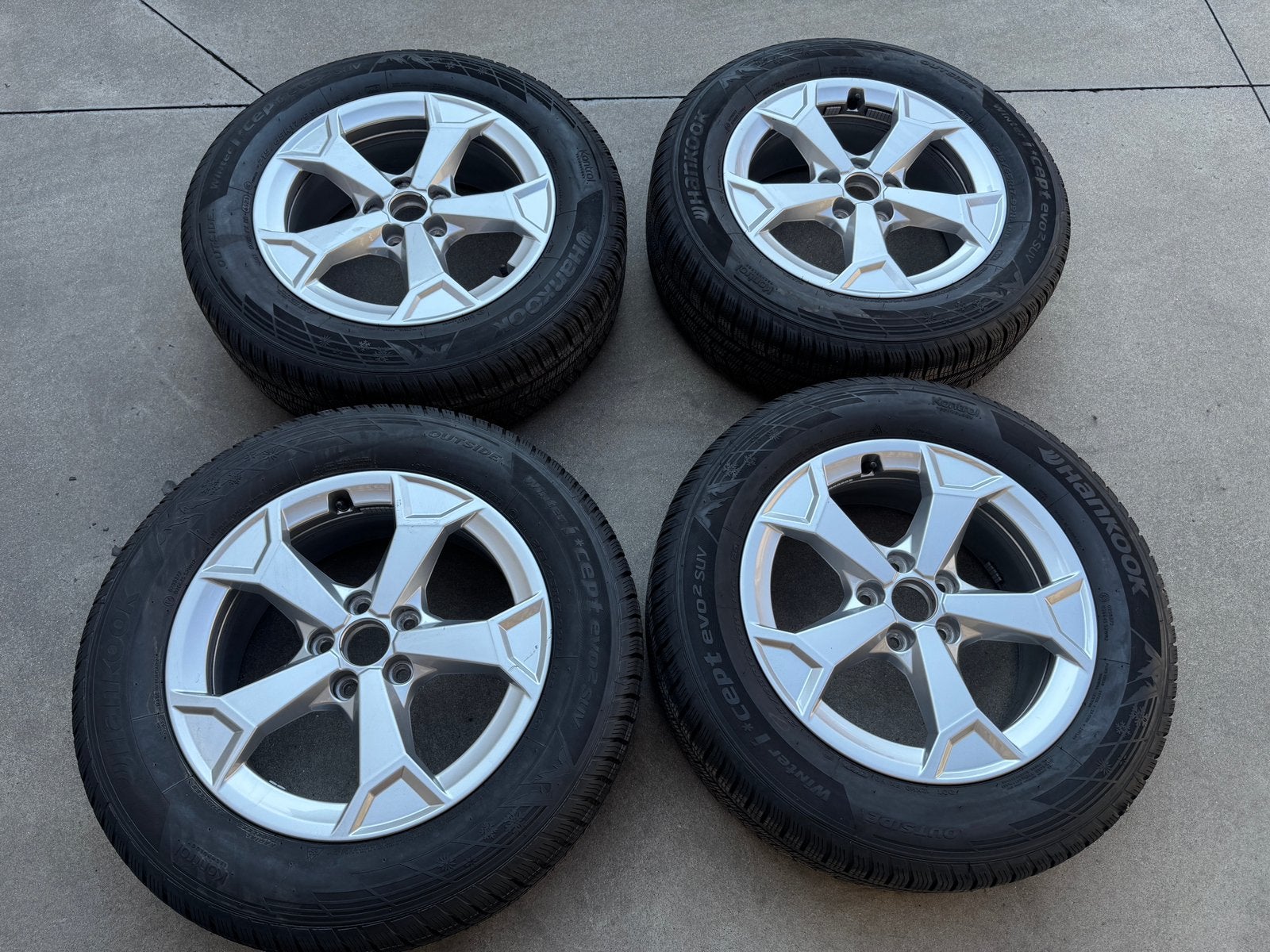 Audi Q3 17” velgen + banden als nieuw 215 65 17, Ophalen, Band(en)