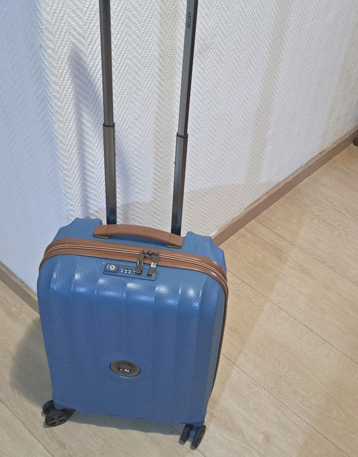 Delsey valise cabine comme neuf valeur neuf 159 euro !!, Bijoux, Sacs & Beauté, Valises, Enlèvement, Comme neuf