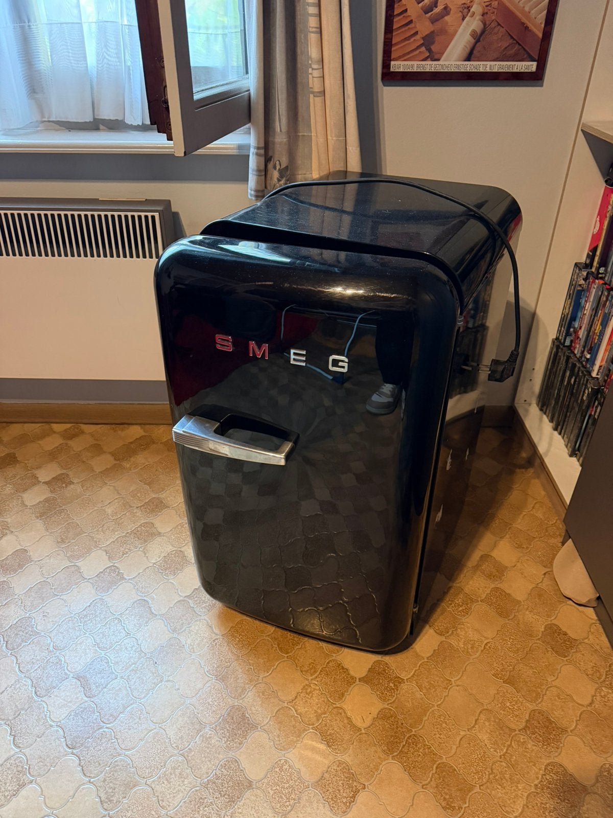 SMEG mini ijskast zwart, Ophalen, Zo goed als nieuw