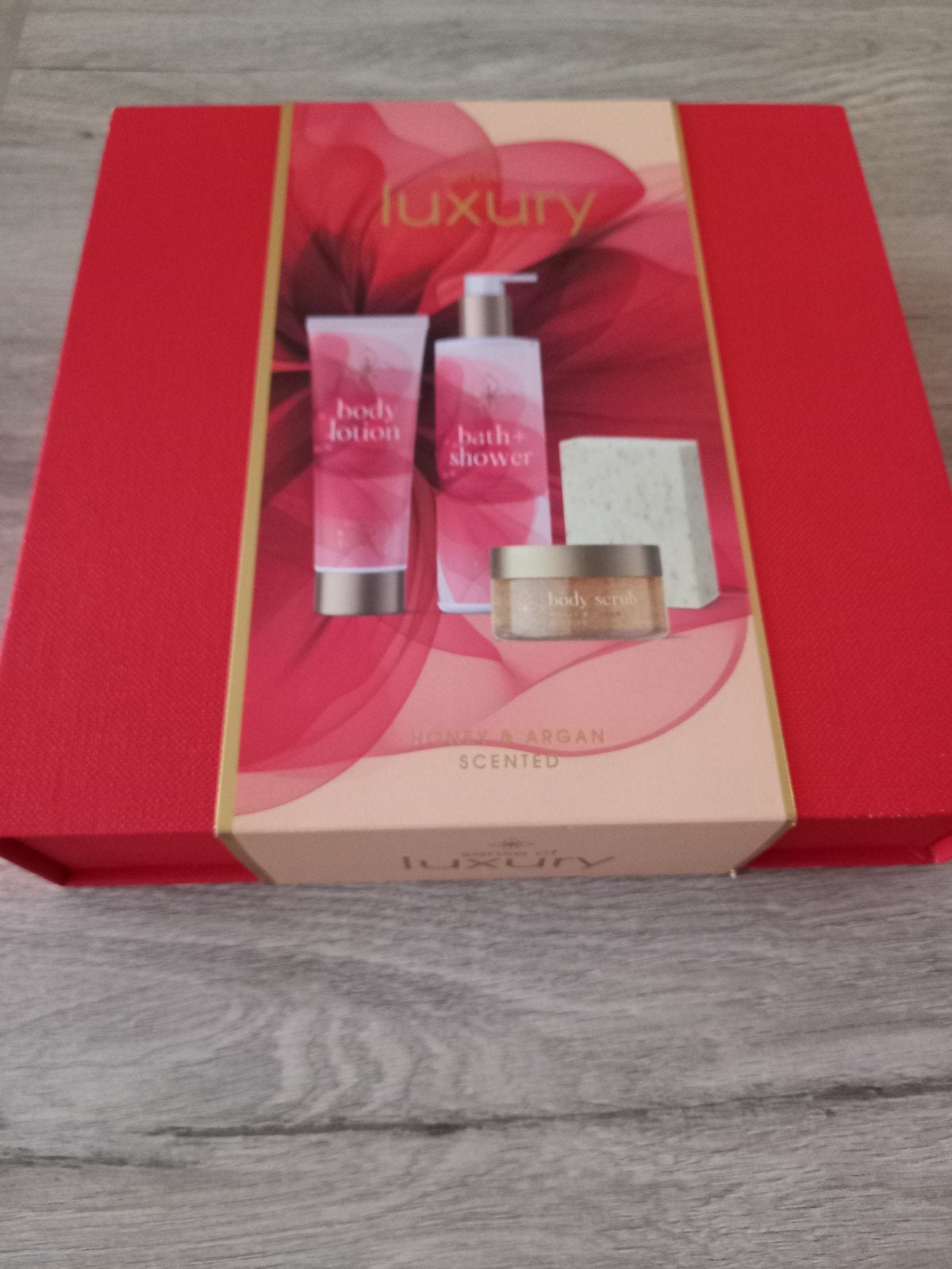geschenkdoos met heerlijk geurtje nog nieuw, Handtassen en Accessoires, Ophalen