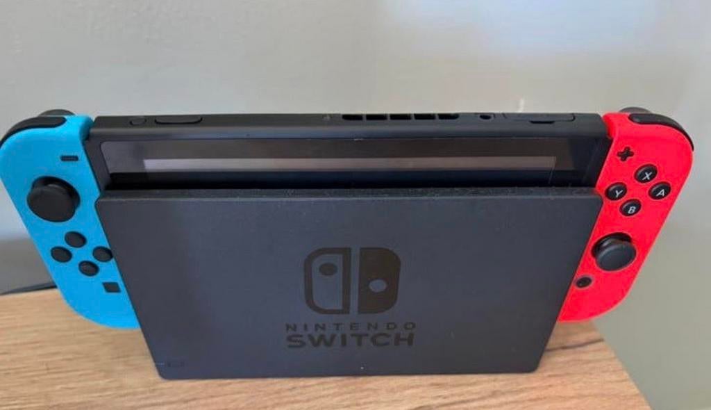 La Nintendo Switch est en vente comme neuve avec Mario Bros, Enlèvement