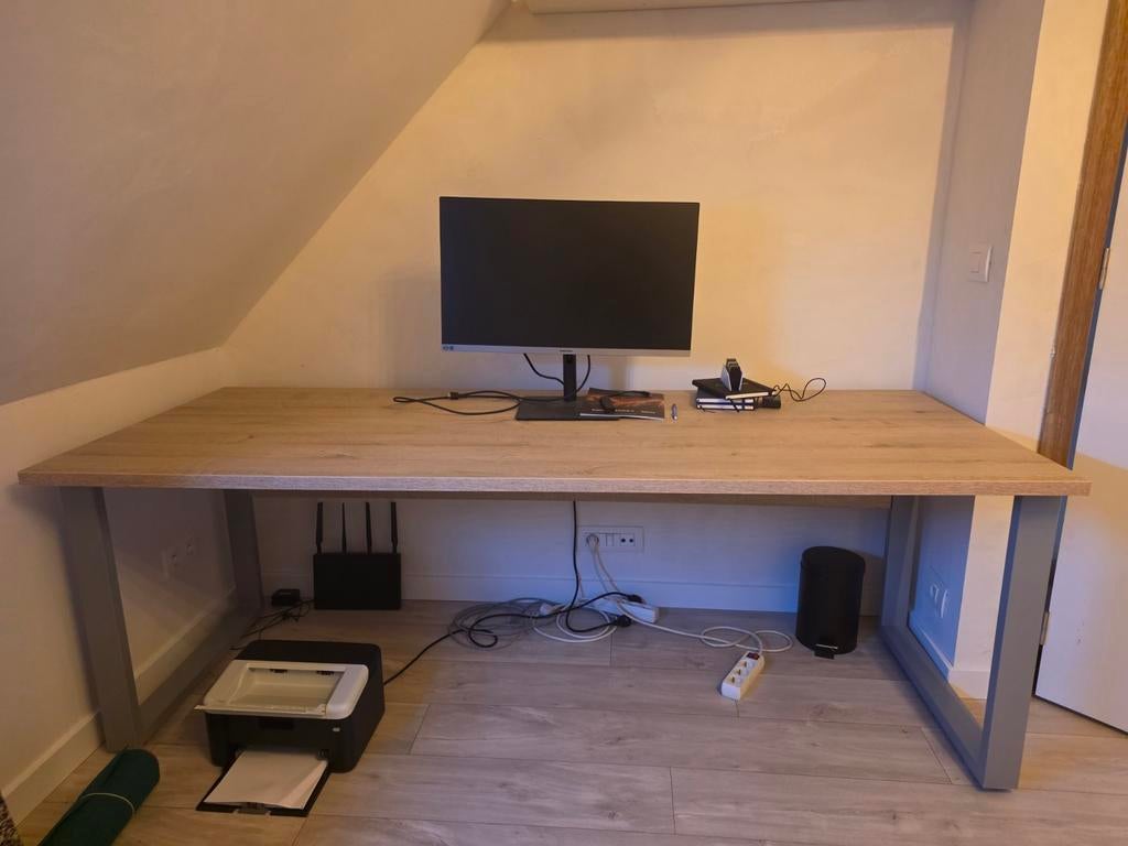 Bureau 2m breed, Ophalen