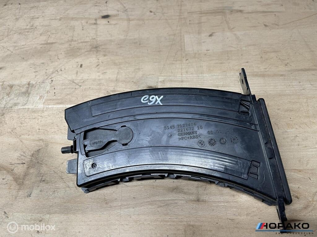 Bekerhouder L BMW 3 serie E90 E91 E92 E93 | 51457127406 pre, Auto-onderdelen, Gebruikt, Einsteinlaan 5 rijswijk, Bmw, Ophalen of Verzenden