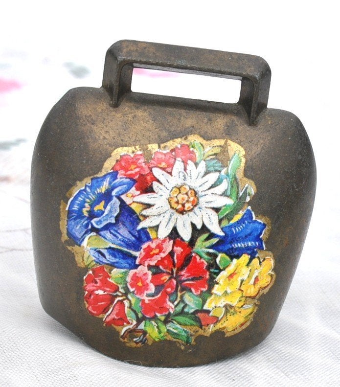 clochette en metal bouquet fleurs des montagnes, Enlèvement ou Envoi, Utilisé