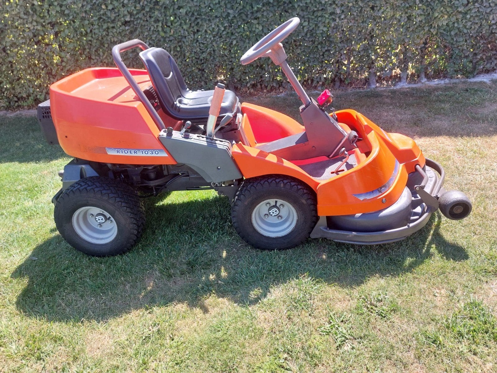 zitmaaier frontmaaier husqvarna 18 pk 2 cilinder pro, Tuin en Terras, Zitmaaiers, Ophalen of Verzenden, Husqvarna, Elektrische starter