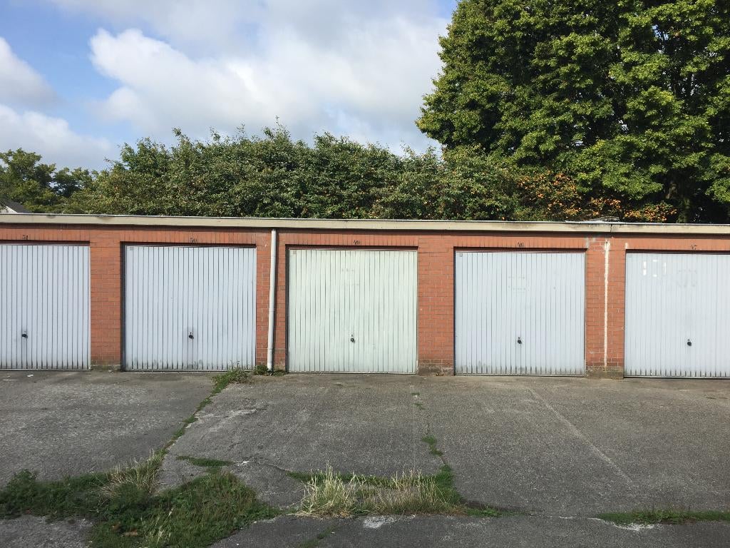 Garagebox te huur in Acht Eeuwenlaan, 2650 Edegem, 105€/mnd
