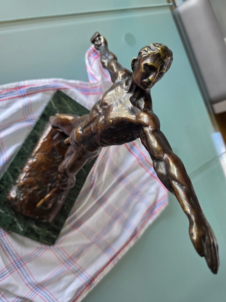 Art Deco sculptuur van een naakte speerwerper massief brons., Antiek en Kunst, Ophalen, Brons