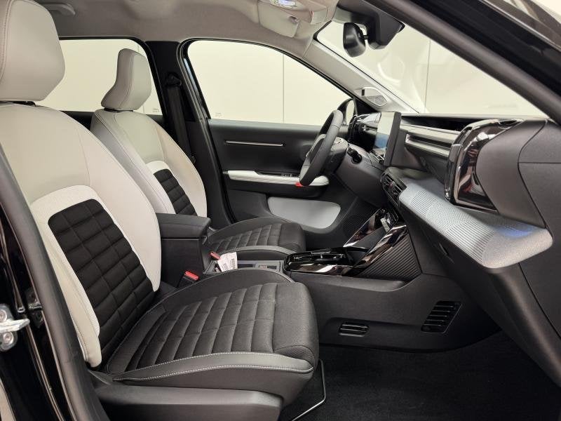 Citroen C3 1.2 MHEV MAX 145 e-DCS6 LED|GPS|CAMERA|CARPLAY|PD, Emergency brake assist, 1199 cc, 136 pk, Zwart