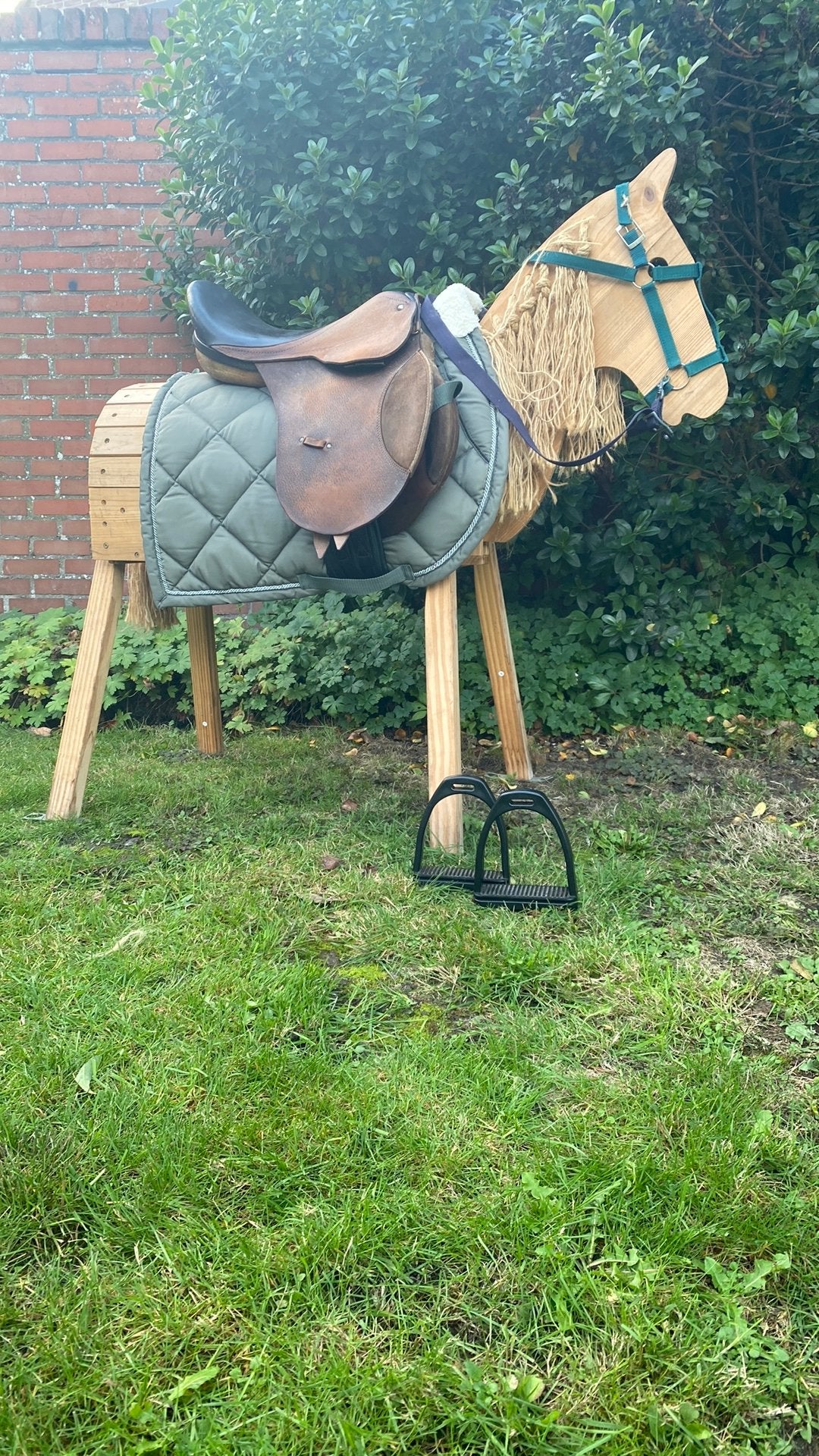 Houten speelgoedpaard met zadel, dekje en accessoires, Ophalen, Gebruikt, Overige merken, Overige typen
