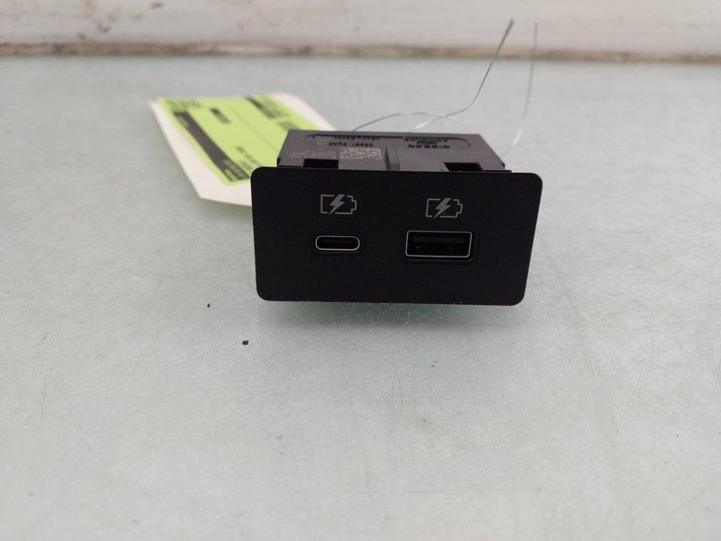 DIVERS USB module Nissan Juke (F16) (|253316UA0|), Autos : Pièces & Accessoires, Autres pièces automobiles, Valeo, Utilisé, 100, rue de Courcelles
75017  Paris, FR