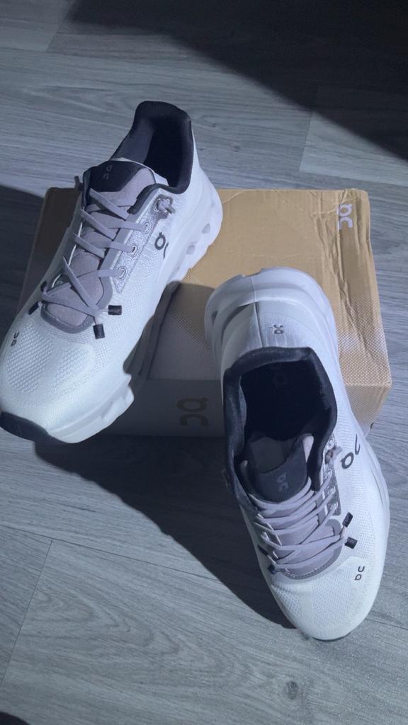 On cloud schoenen, Ophalen of Verzenden, Zo goed als nieuw