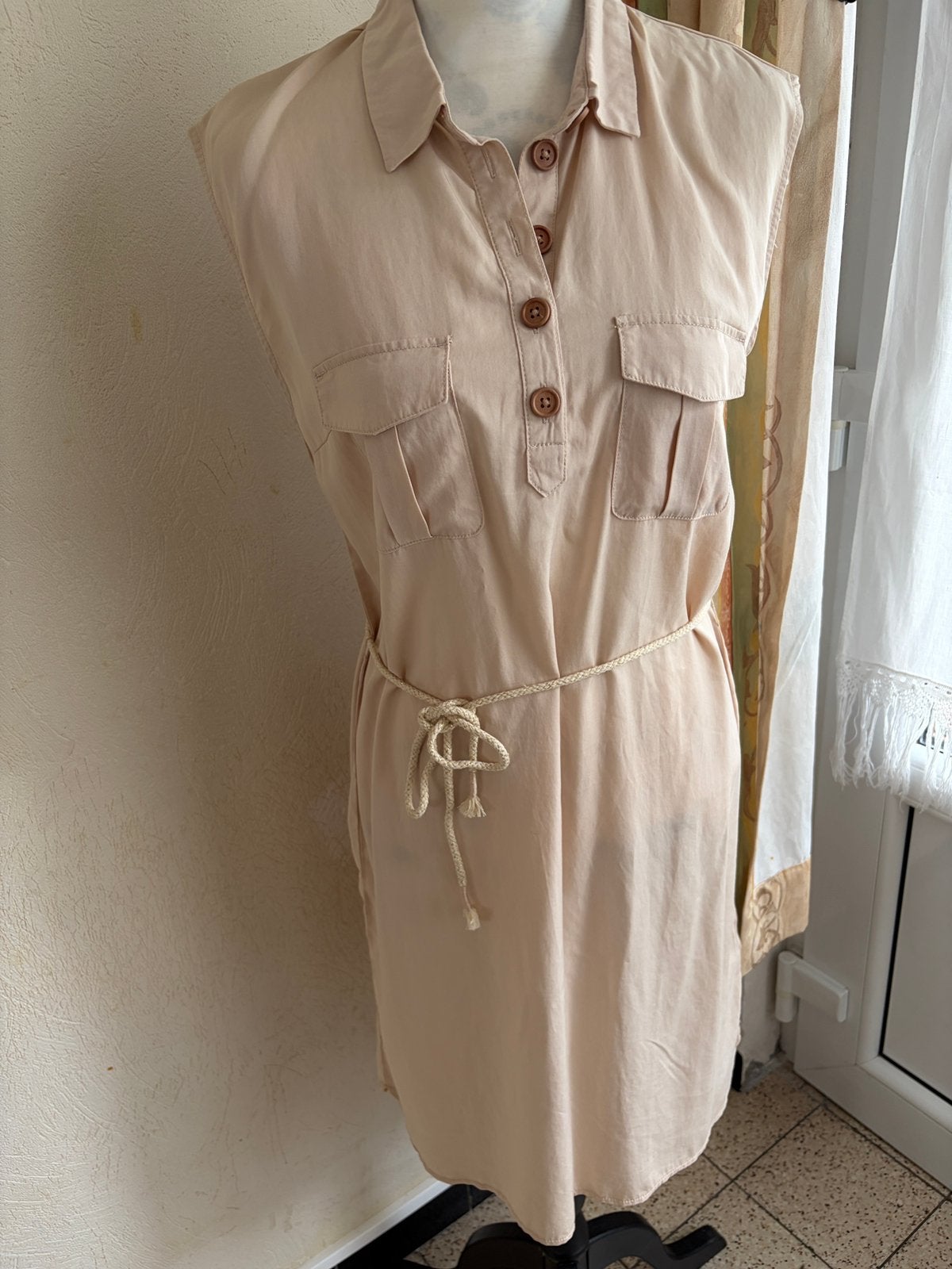 Beige soepelvallende hemdjurk van Camaïeu — Maat M/38, Kleding | Dames, Jurken, Ophalen of Verzenden, Zo goed als nieuw, Beige