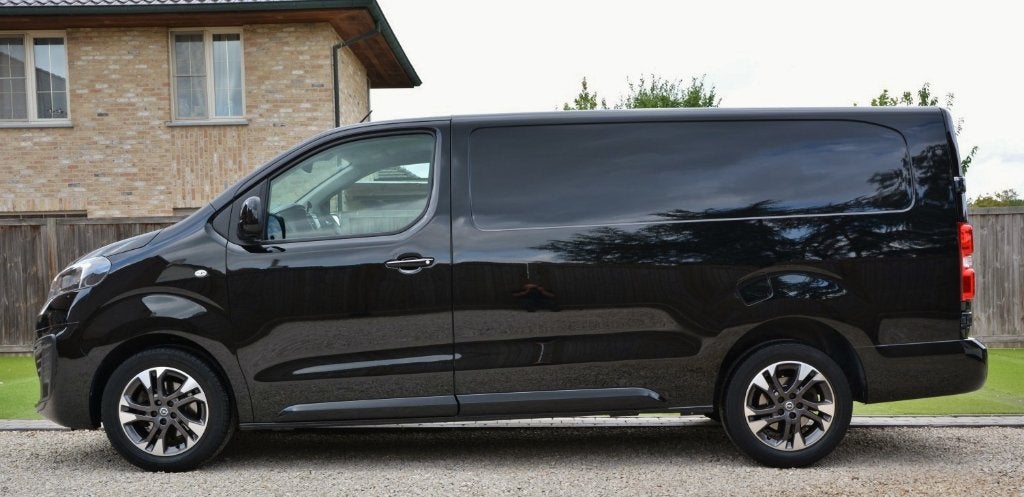 Opel Vivaro 2.0 TD Automaat Moyenne "AIRCO-CAMERA-177PK", Auto's, Opel, Dealer onderhouden, Stof, Vivaro, 4 cilinders