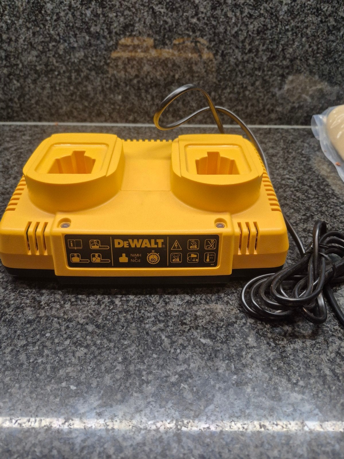 batterijlader dewalt dubbel 7.2/18v nieuw zie ook andere adv, Ophalen