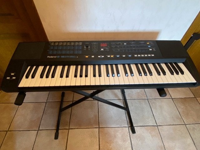 Synthétiseur ROLAND modèle E-15, Musique & Instruments, 61 touches, Roland, Enlèvement, Utilisé