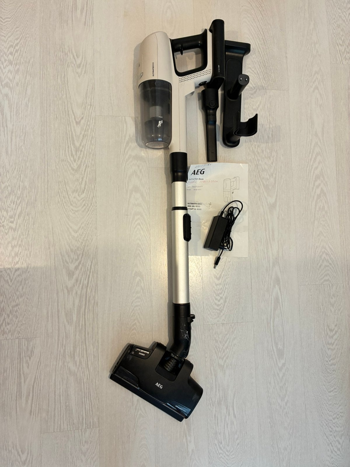 Steelstofzuiger, 2,5jr oud., Elektronische apparatuur, Ophalen, Geschikt voor tapijt, Niet werkend, Reservoir