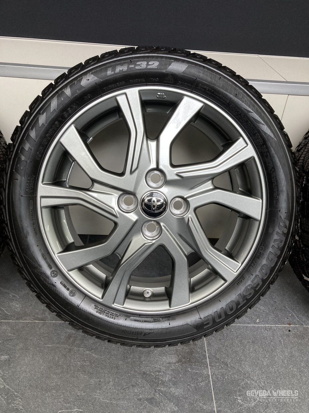 16” originele Toyota Yaris (tot 2020) velgen + winterbanden, Autos : Pièces & Accessoires, Pneus & Jantes, Pneus et Jantes, Pneus hiver