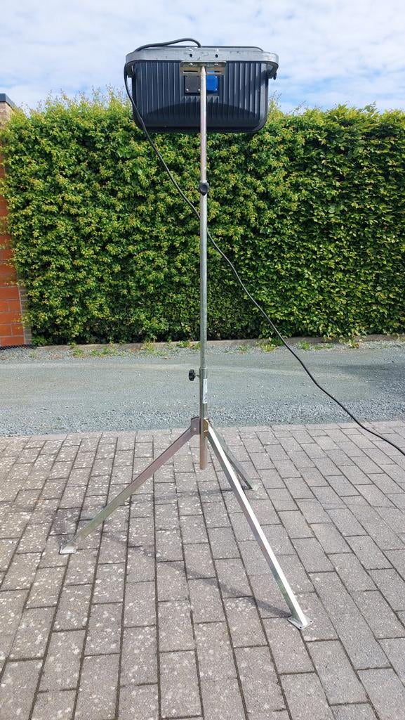 Bouwlamp op statief., Doe-het-zelf en Bouw, Ophalen