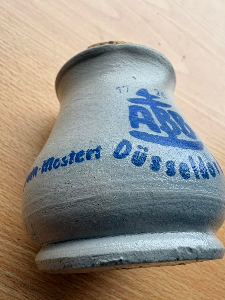 Potje met sluiting uit Düsseldorf Duitsland, Ophalen of Verzenden