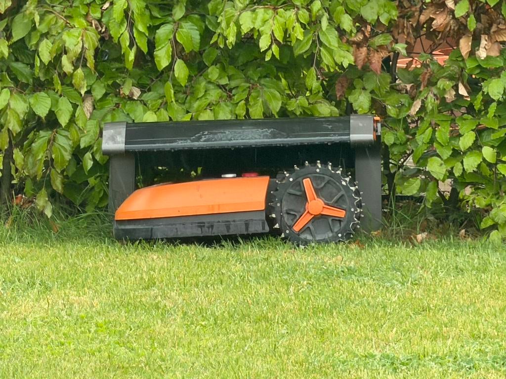 Robot tondeuse Worx Landroid 1000 m2 - WR147E.1, Jardin & Terrasse, Enlèvement, Utilisé, 20 à 25 cm, Contrôlable via l'application