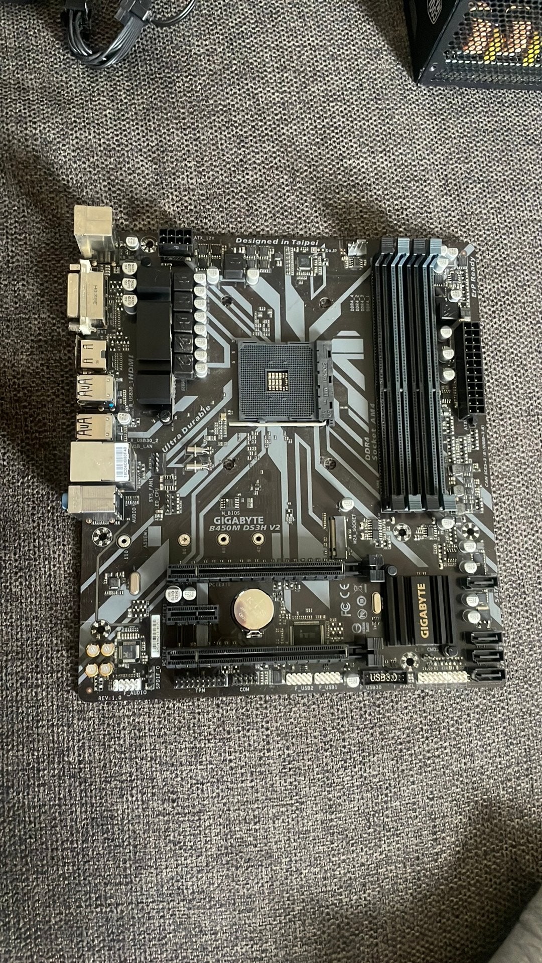 GIGABYTE B450M DS3H V2  Ideaal voor AMD Ryzen (Micro-ATX), Informatique & Logiciels, Cartes mères, Comme neuf, AMD, DDR4, Enlèvement